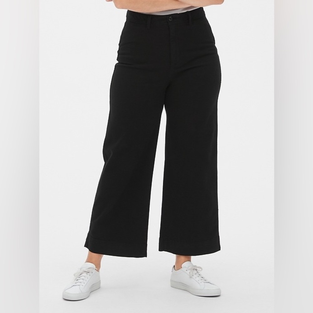GAP BLACK HIGH RISE WIDE-LEG CROP KHAKIS